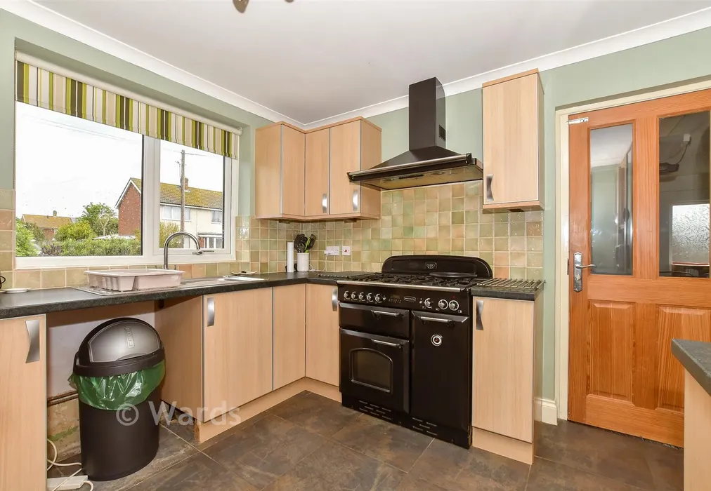 Kitchen - Godwyn Road, Deal, Kent - Wards of Kent