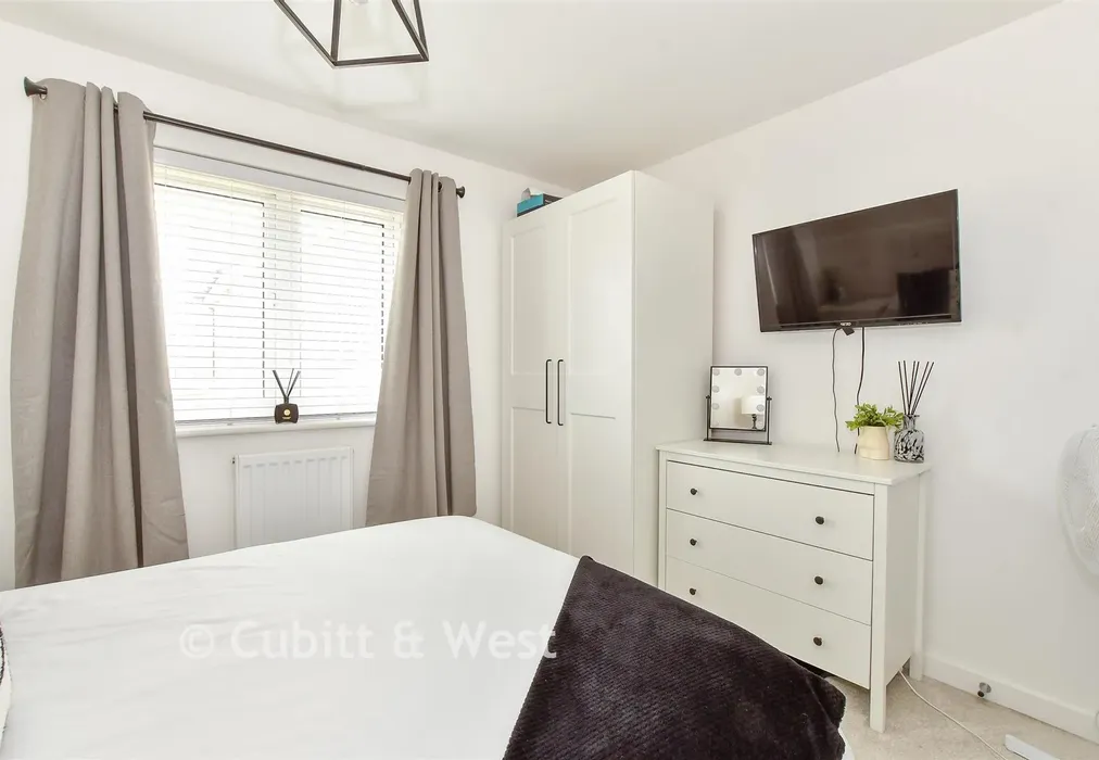 Bedroom 2 - Nine Acres, West Broyle, Chichester, West Sussex - Wards of Kent