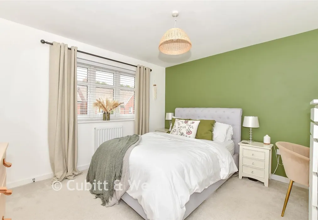 Bedroom 1 - Nine Acres, West Broyle, Chichester, West Sussex - Wards of Kent