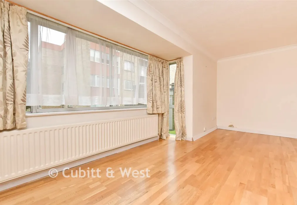 Lounge - White Lodge Close, Sutton, Surrey - Wards of Kent