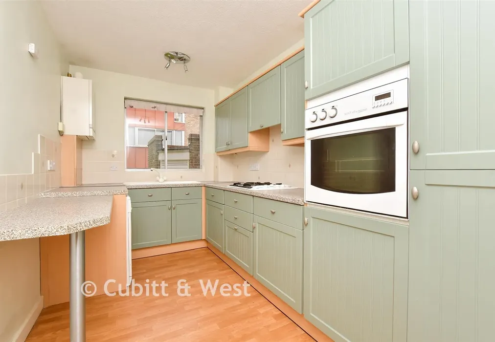 Kitchen - White Lodge Close, Sutton, Surrey - Wards of Kent
