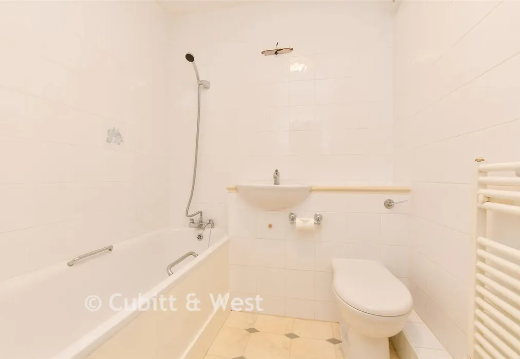 Bathroom - White Lodge Close, Sutton, Surrey - Wards of Kent