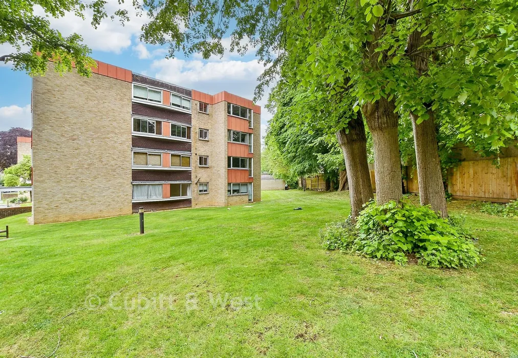 Communal Gardens - White Lodge Close, Sutton, Surrey - Wards of Kent