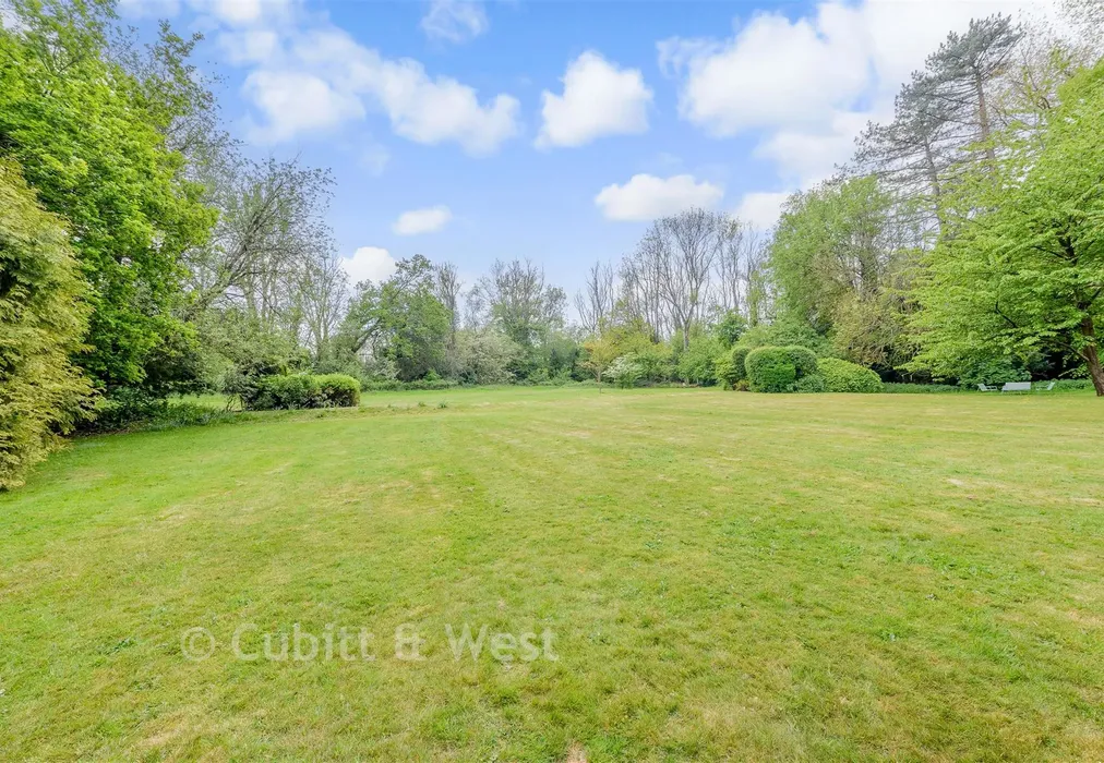 Communal Gardens - Reigate Hill, Reigate, Surrey - Wards of Kent