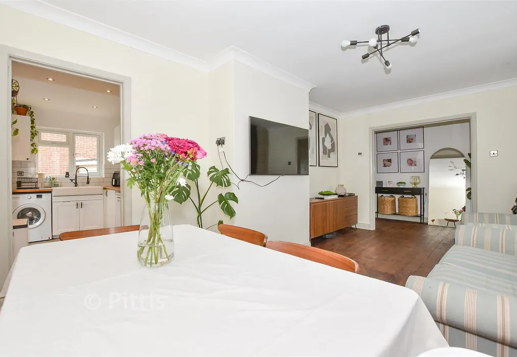 Lounge/Diner - St. Mary's Road, Brading, Isle of Wight - Wards of Kent