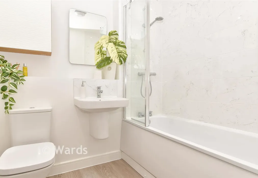 Bathroom - Thomas Aveling Road, Rochester, Kent - Wards of Kent