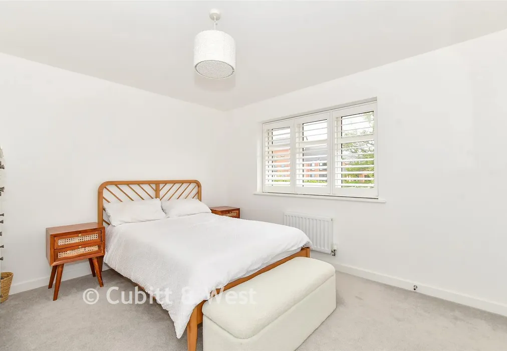 Bedroom 1 - Woodpecker Way, Chichester, West Sussex - Wards of Kent