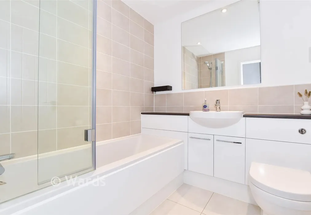 Bathroom - Bartlett Way, Maidstone, Kent - Wards of Kent