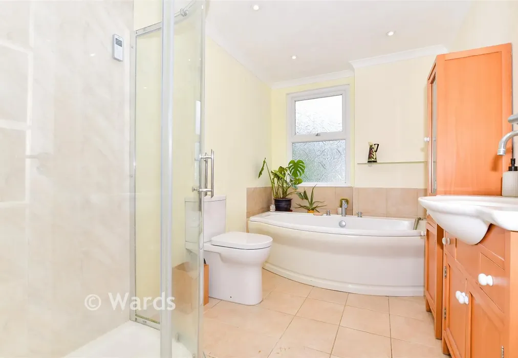 Bathroom - Victoria Street, Maidstone, Kent - Wards of Kent