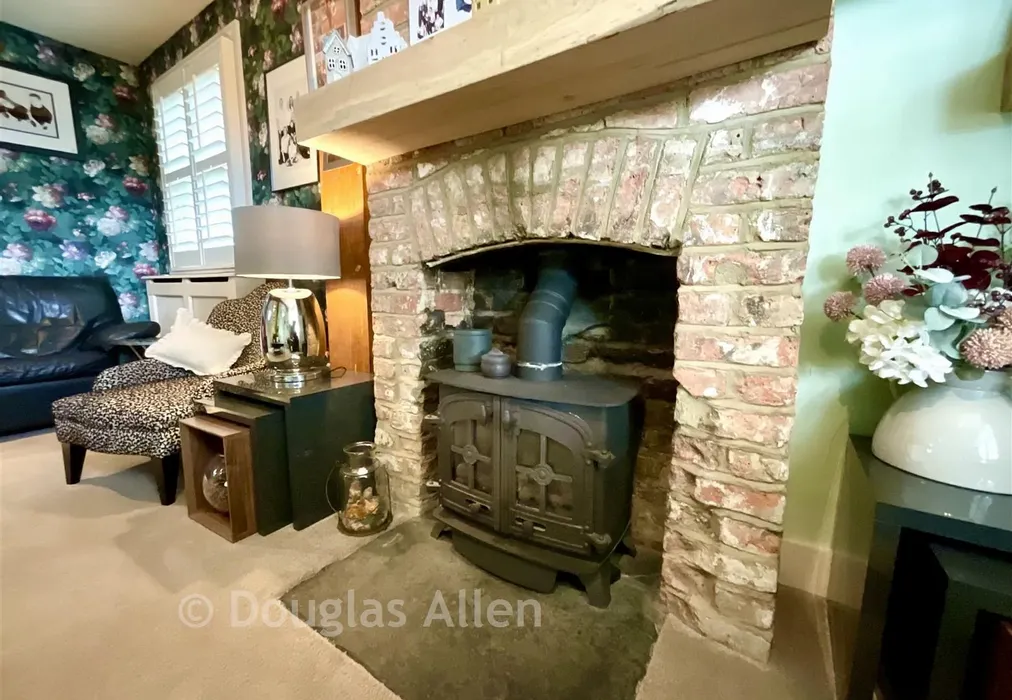 Internal Feature - Gravel Lane, Chigwell, Essex - Wards of Kent