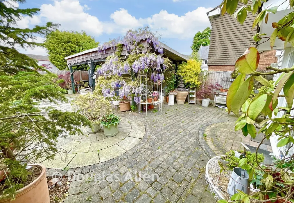 Rear Garden - Gravel Lane, Chigwell, Essex - Wards of Kent