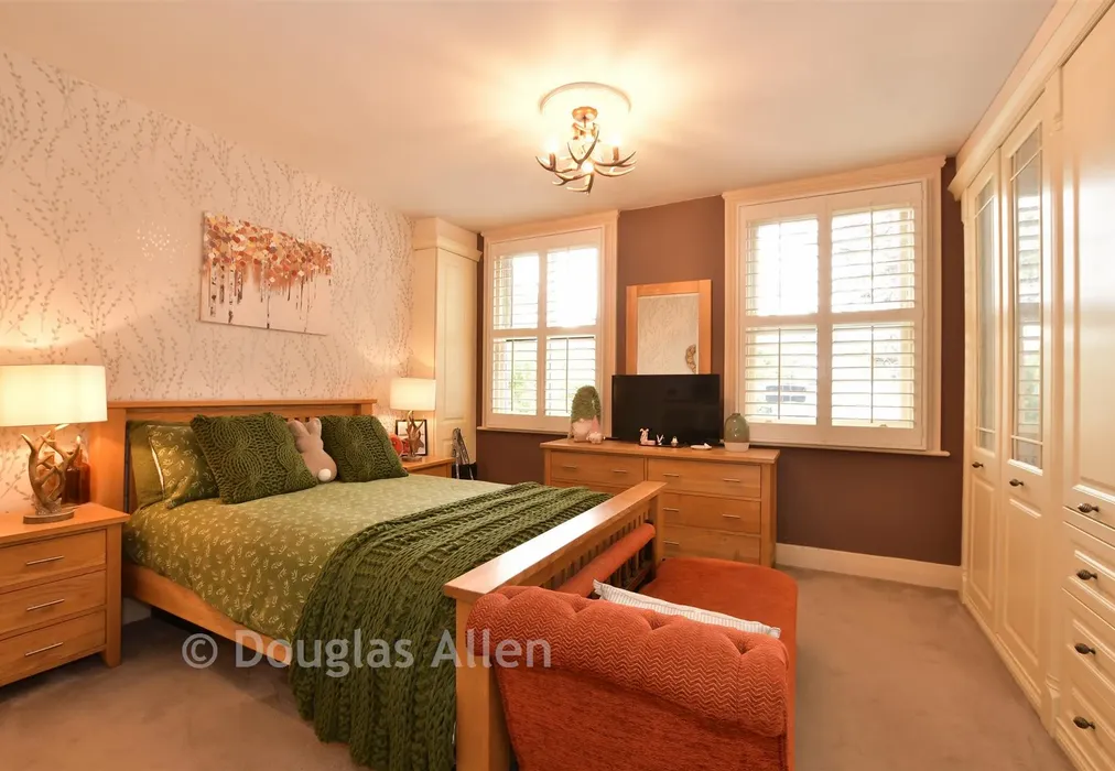 Bedroom 1 - Gravel Lane, Chigwell, Essex - Wards of Kent
