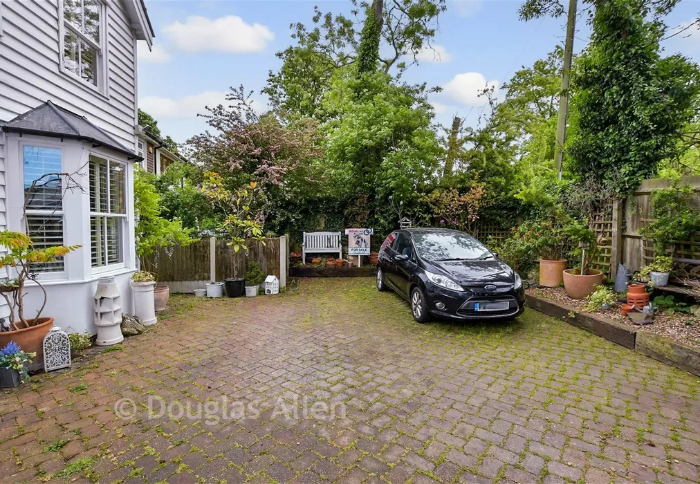 Driveway/Parking - Gravel Lane, Chigwell, Essex - Wards of Kent