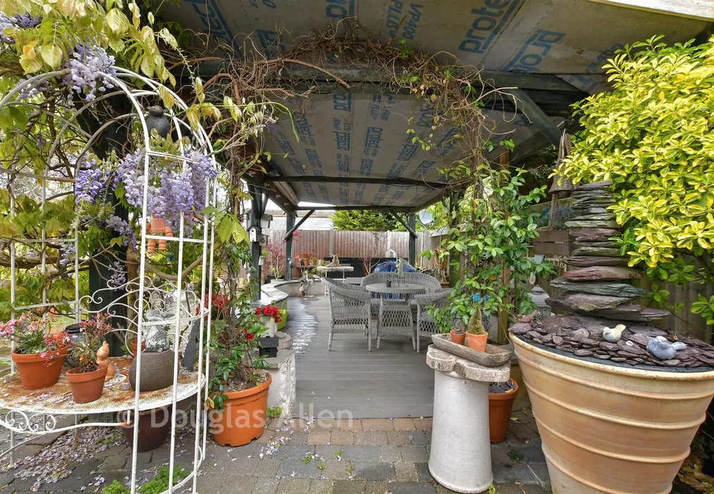 Rear Garden - Gravel Lane, Chigwell, Essex - Wards of Kent