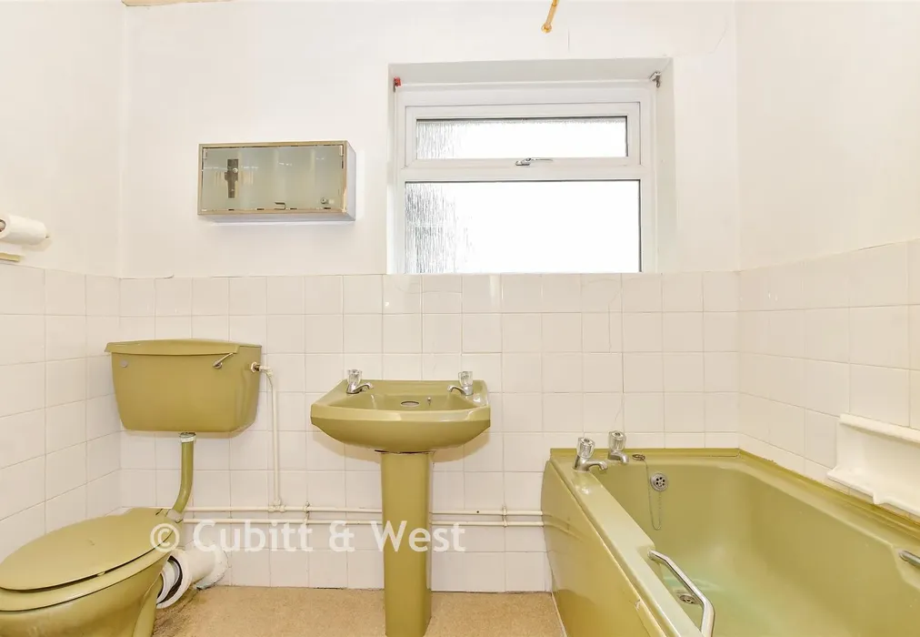 Bathroom - Hooks Lane, Havant, Hampshire - Wards of Kent