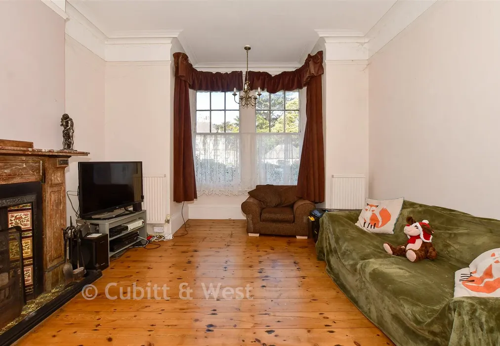 Internal Lifestyle Photograph - Beach Road, Littlehampton, West Sussex - Wards of Kent