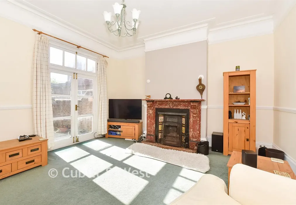 Lounge - Beach Road, Littlehampton, West Sussex - Wards of Kent