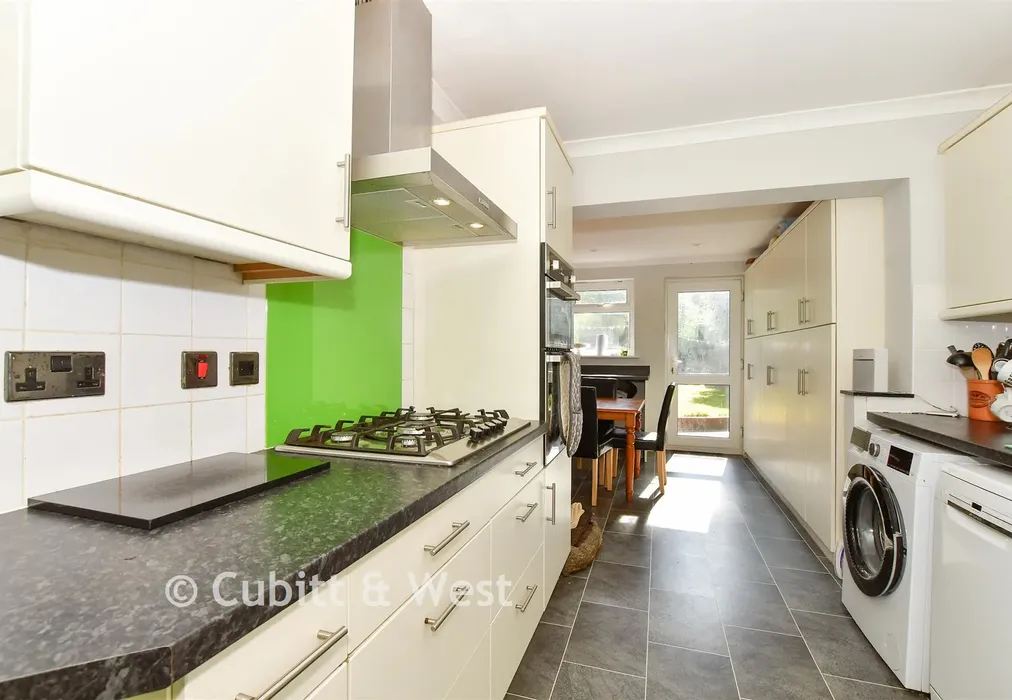 Kitchen - Beach Road, Littlehampton, West Sussex - Wards of Kent