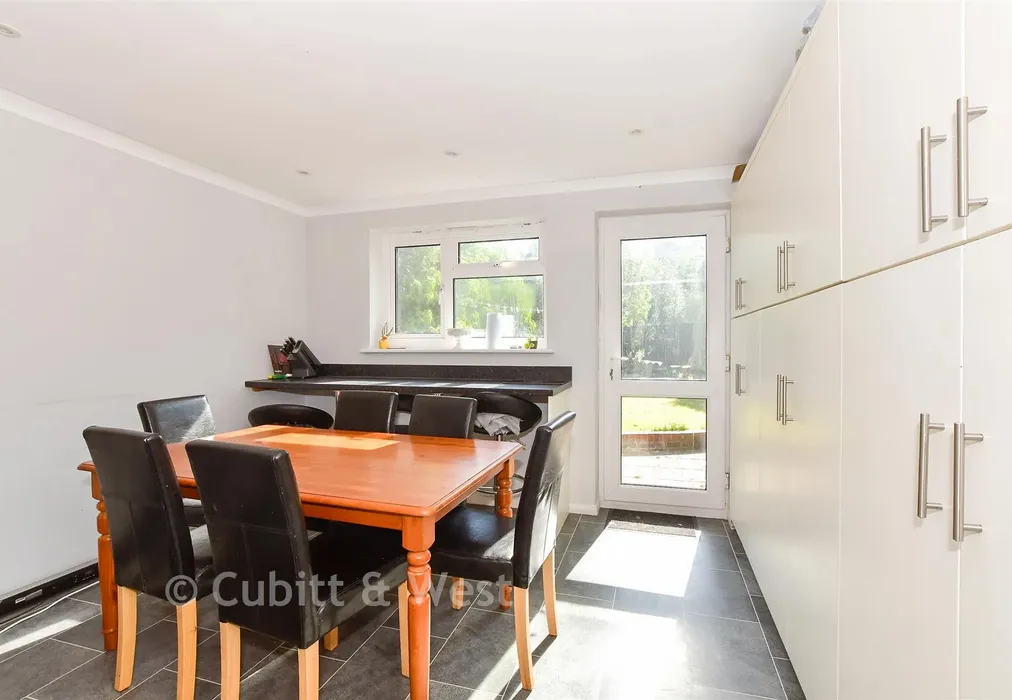 Kitchen - Beach Road, Littlehampton, West Sussex - Wards of Kent