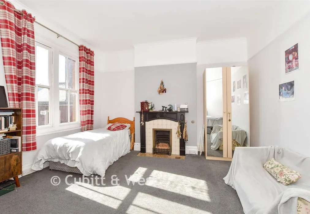 Bedroom 2 - Beach Road, Littlehampton, West Sussex - Wards of Kent