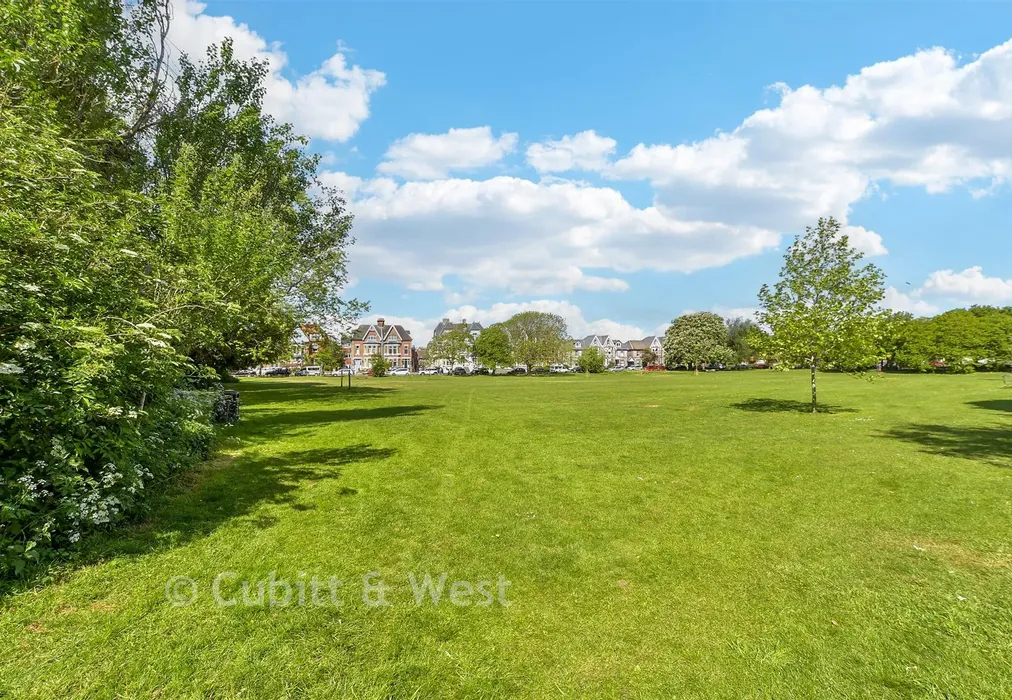 Communal Gardens - Beach Road, Littlehampton, West Sussex - Wards of Kent