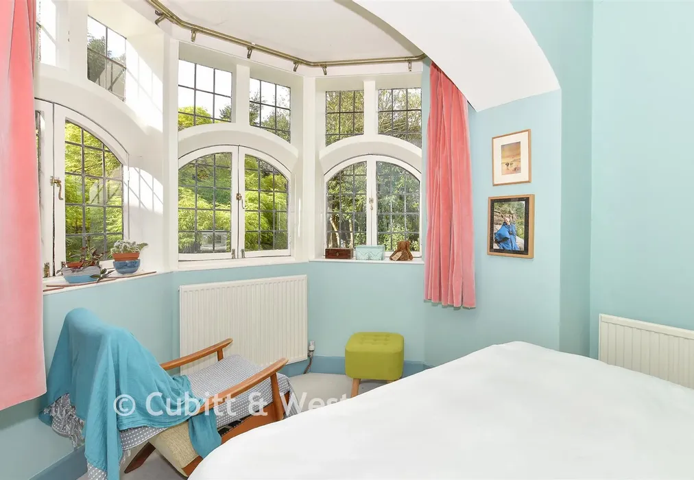 Bedroom 1 - Warren Road, Crowborough, East Sussex - Wards of Kent