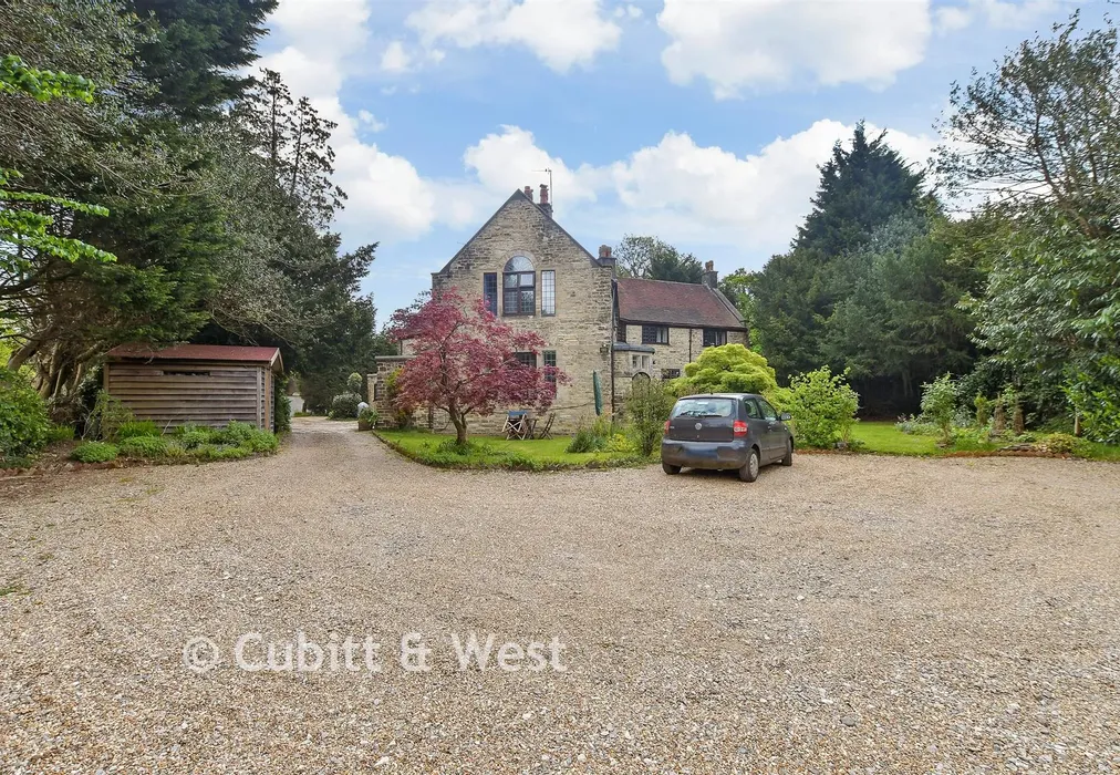 Communal Gardens - Warren Road, Crowborough, East Sussex - Wards of Kent