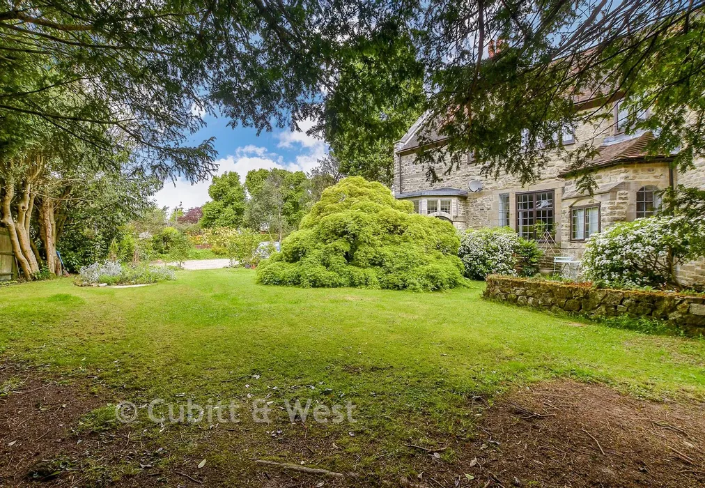 Communal Gardens - Warren Road, Crowborough, East Sussex - Wards of Kent