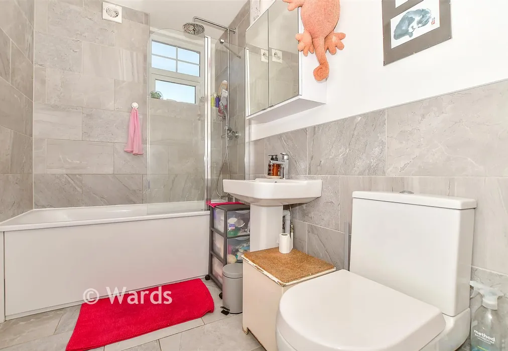 Bathroom - Baltic Road, Tonbridge, Kent - Wards of Kent
