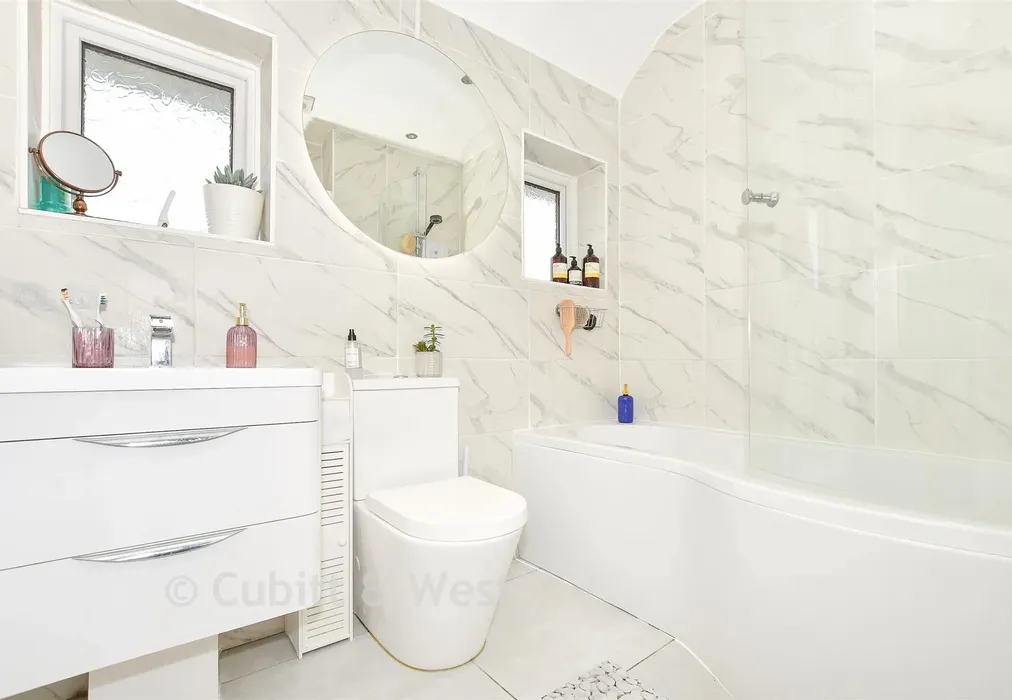 Bathroom - Fernhurst Crescent, Brighton, East Sussex - Wards of Kent