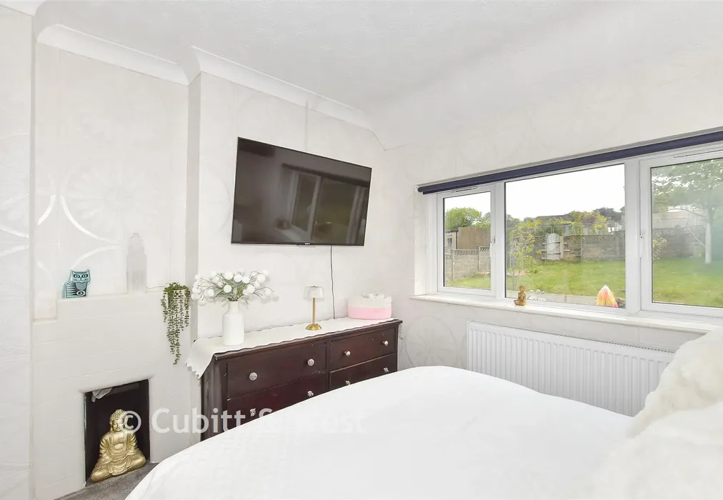 Bedroom 1 - Fernhurst Crescent, Brighton, East Sussex - Wards of Kent