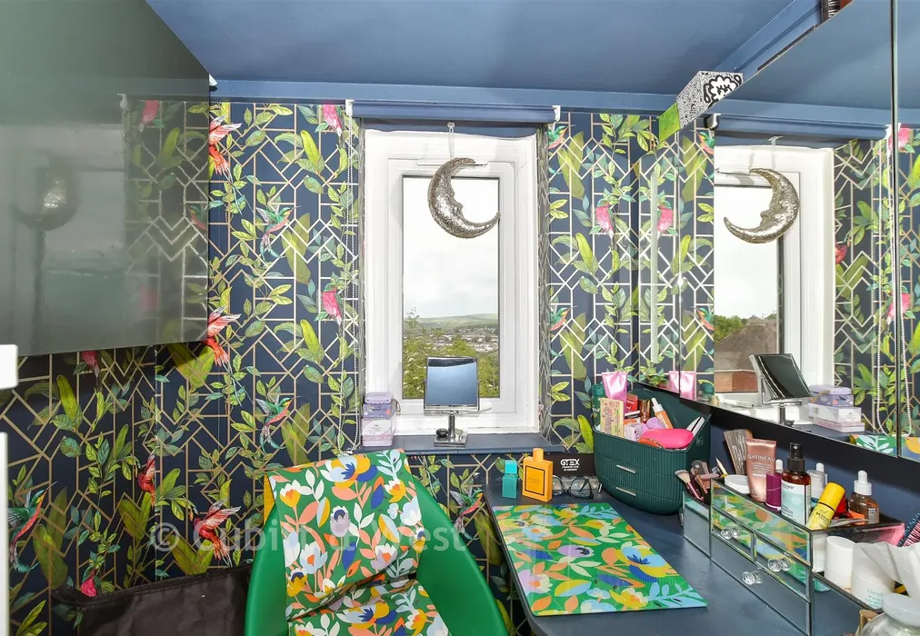 Dressing Area - Fernhurst Crescent, Brighton, East Sussex - Wards of Kent