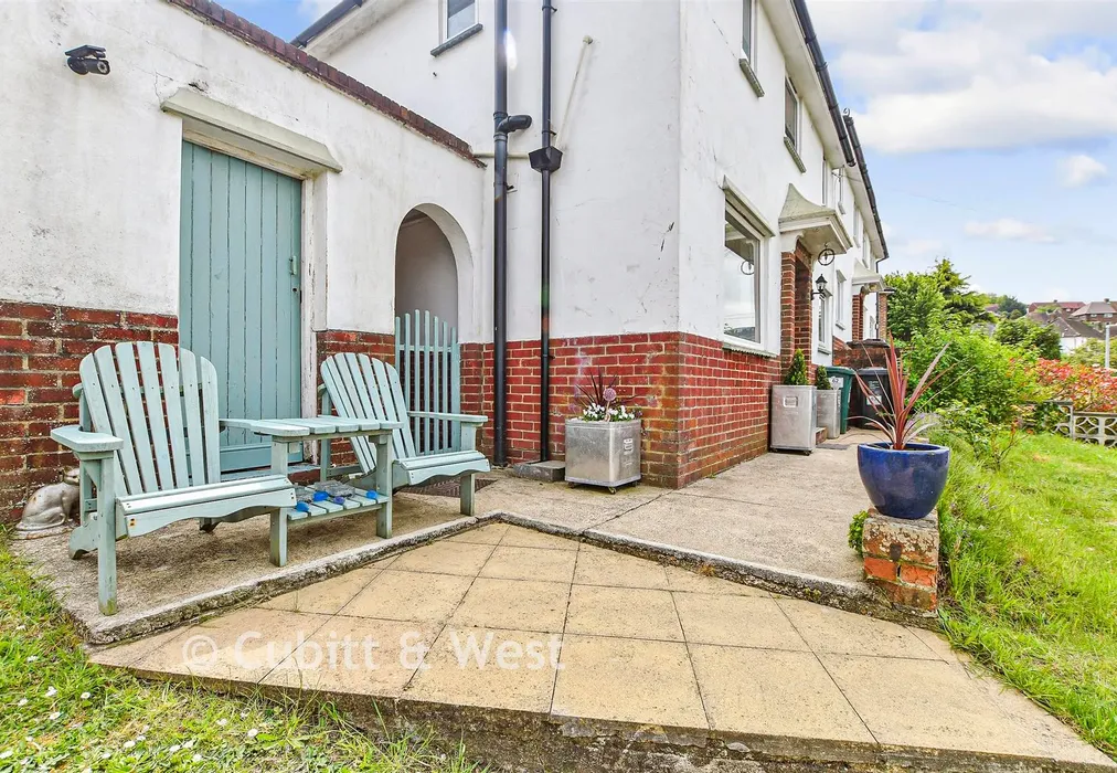 Front Garden - Fernhurst Crescent, Brighton, East Sussex - Wards of Kent