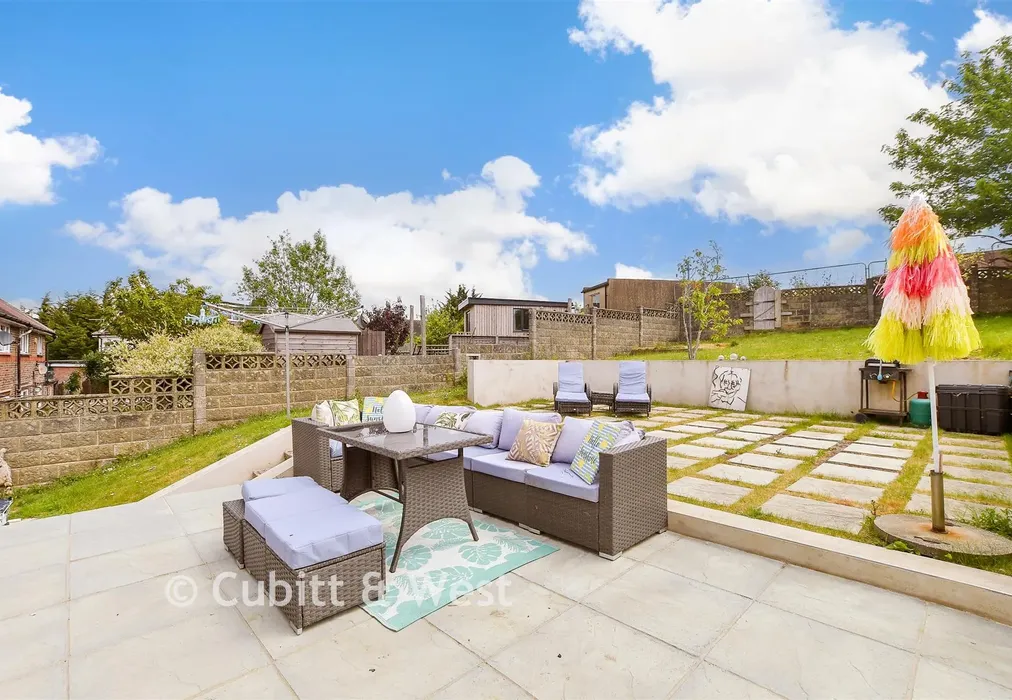 Rear Garden - Fernhurst Crescent, Brighton, East Sussex - Wards of Kent