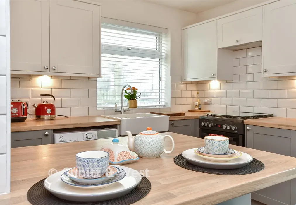 Internal Lifestyle Photograph - Batemans Road, Woodingdean, Brighton, East Sussex - Wards of Kent