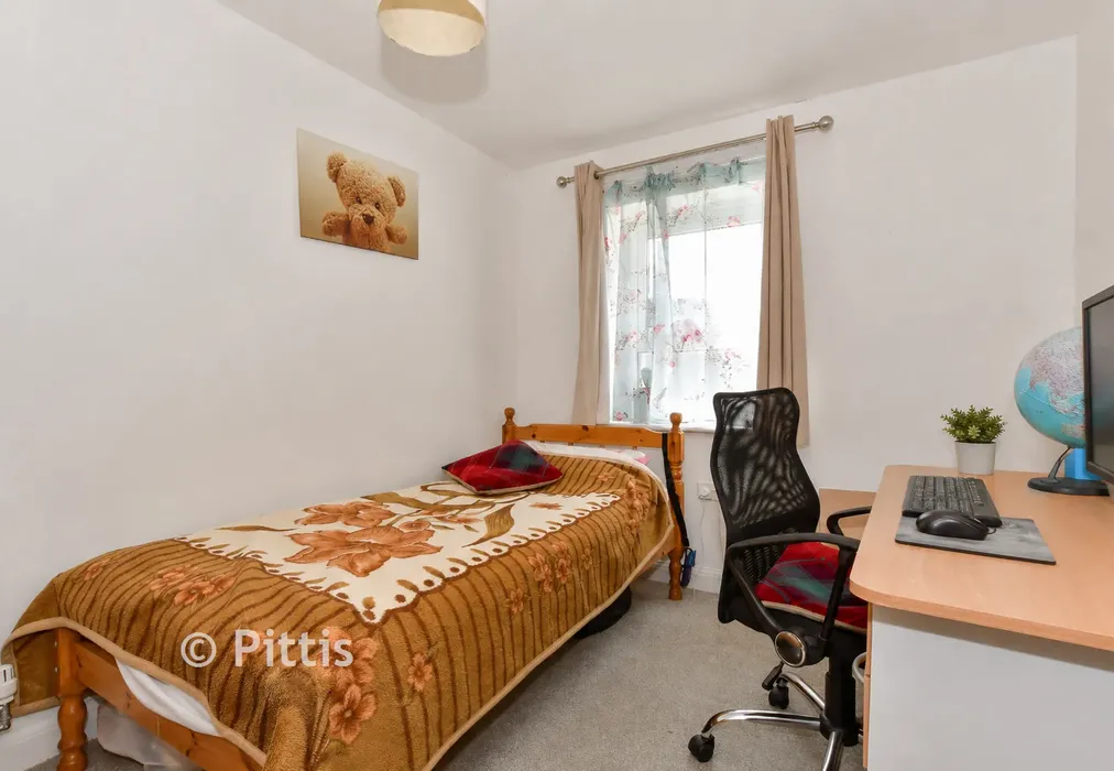 Bedroom 2* - Cromwell Avenue, East Cowes, Isle of Wight - Wards of Kent