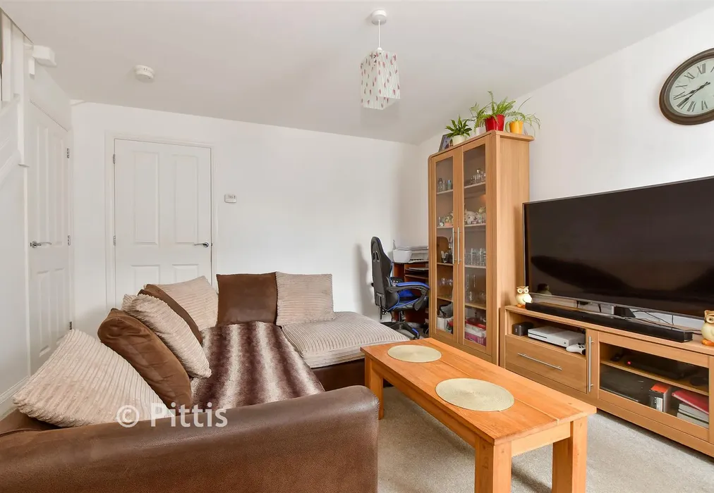 Lounge - Cromwell Avenue, East Cowes, Isle of Wight - Wards of Kent