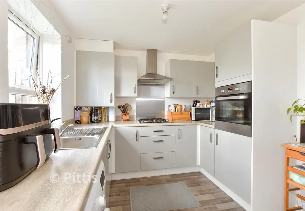 Kitchen/Dining Room - Cromwell Avenue, East Cowes, Isle of Wight - Wards of Kent