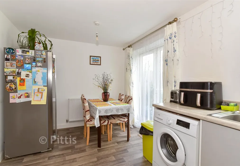 Kitchen/Dining Room - Cromwell Avenue, East Cowes, Isle of Wight - Wards of Kent