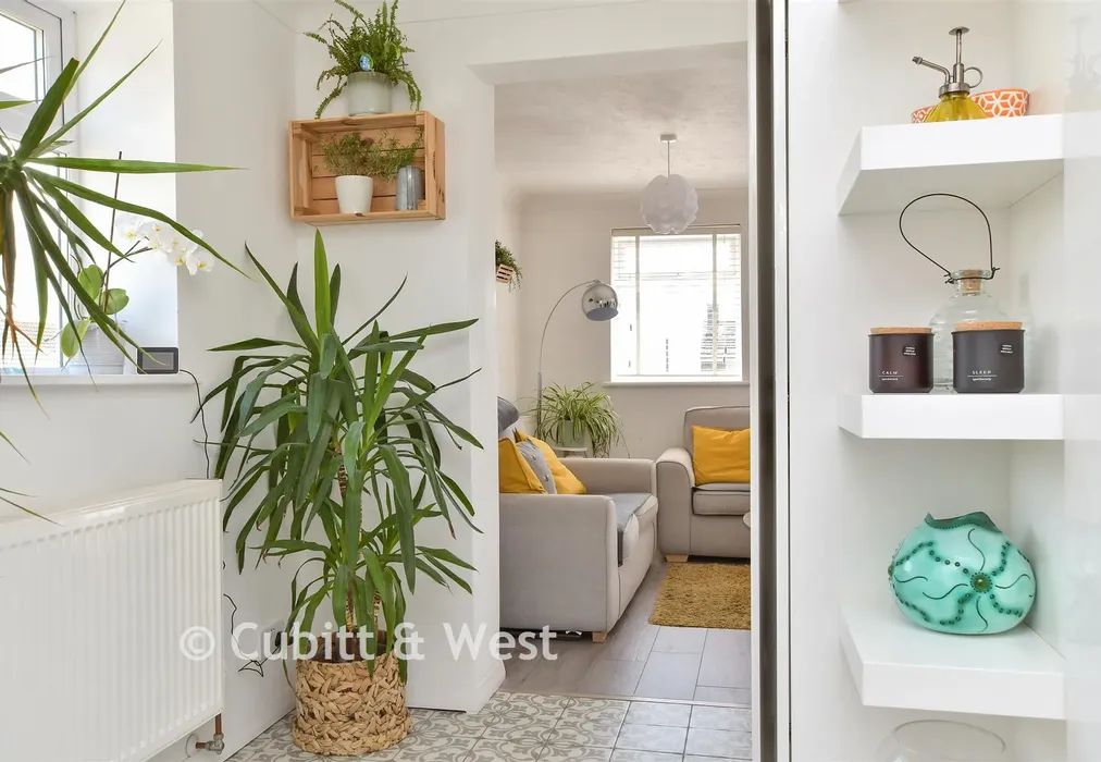 Internal Lifestyle Photograph - Rudyard Close, Woodingdean, Brighton, East Sussex - Wards of Kent