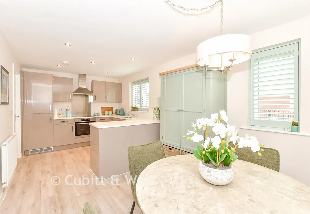 Kitchen/Diner - Turret Avenue, Havant, Hampshire - Wards of Kent