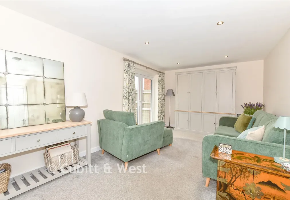 Lounge - Turret Avenue, Havant, Hampshire - Wards of Kent
