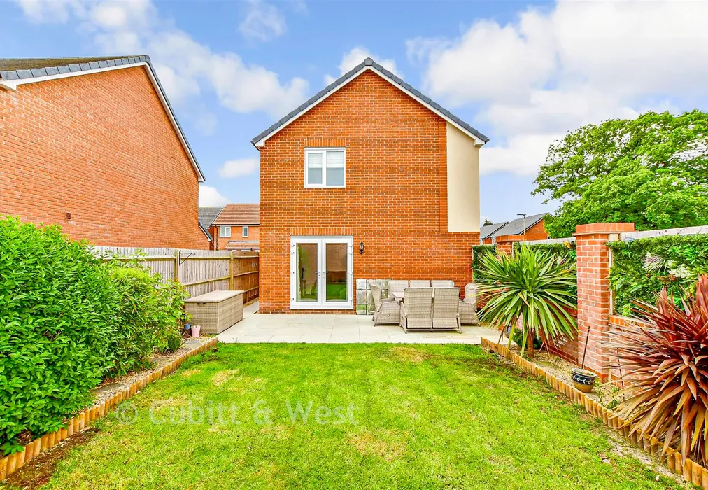 Rear Garden - Turret Avenue, Havant, Hampshire - Wards of Kent
