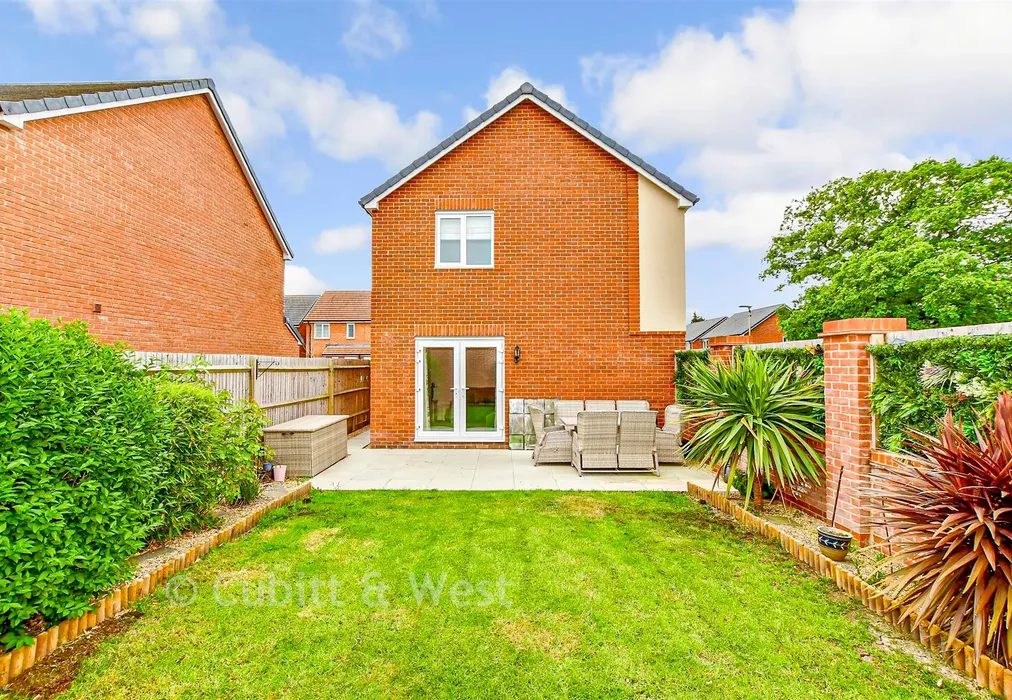 Rear Garden - Turret Avenue, Havant, Hampshire - Wards of Kent