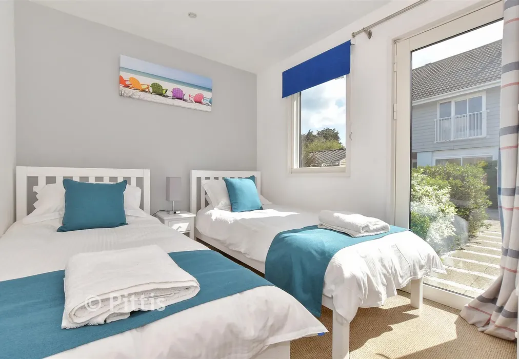 Bedroom 2 - Westbay Club, Norton, Isle of Wight - Wards of Kent