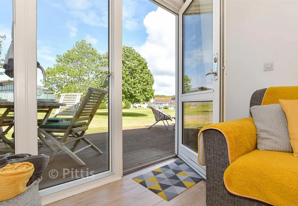 Internal Lifestyle Photograph - Westbay Club, Norton, Isle of Wight - Wards of Kent