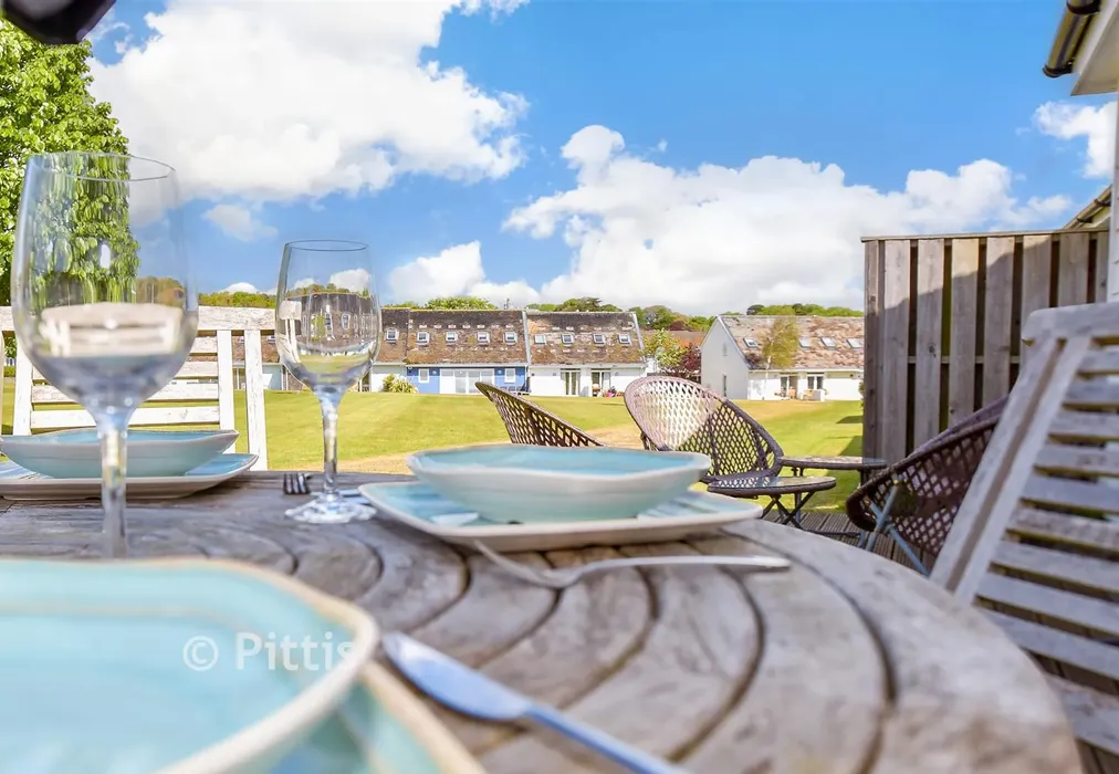 External Lifestyle Photograph - Westbay Club, Norton, Isle of Wight - Wards of Kent