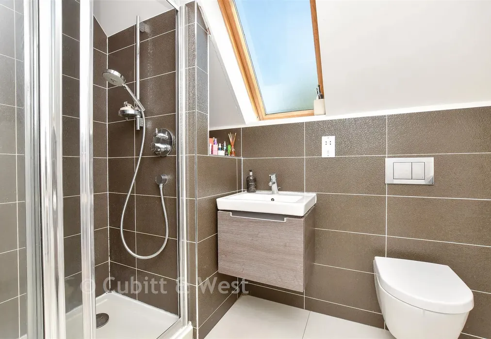 En-Suite Shower Room - Outwood Lane, Chipstead, Surrey - Wards of Kent