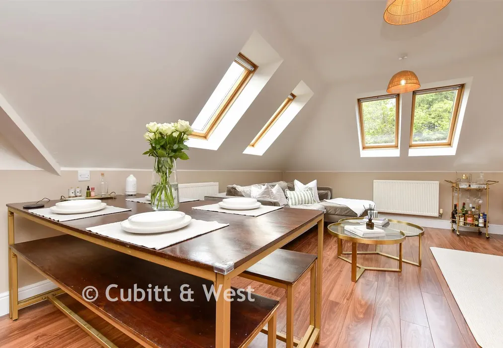 Kitchen / Lounge - Outwood Lane, Chipstead, Surrey - Wards of Kent