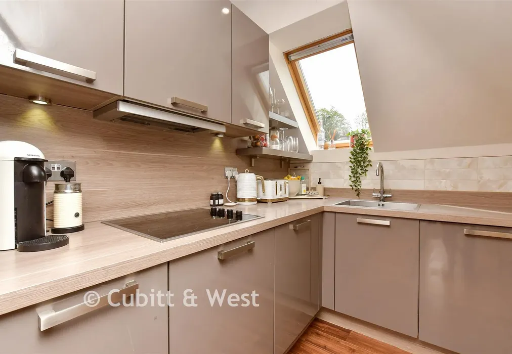 Kitchen / Lounge - Outwood Lane, Chipstead, Surrey - Wards of Kent